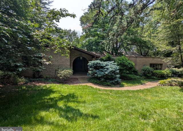 Property at 10 Stanyon Rd, York, PA 17403, 4 beds, 3 baths