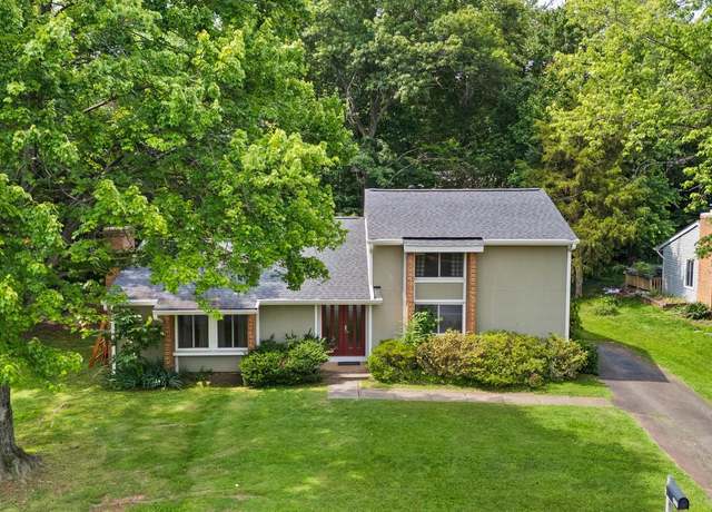 Property at 402 Sugarland Run Dr, Sterling, VA 20164, 4 beds, 3 baths