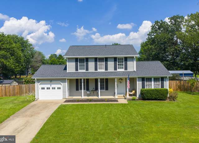 Property at 330 S 15th St, Purcellville, VA 20132, 4 beds, 3.5 baths