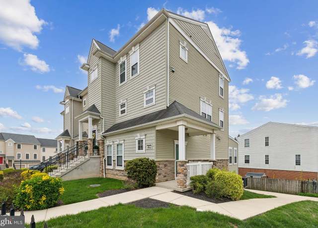 Property at 401 Woodcrest Dr SE Unit 401-A, Washington, DC 20032, 2 beds, 2.5 baths