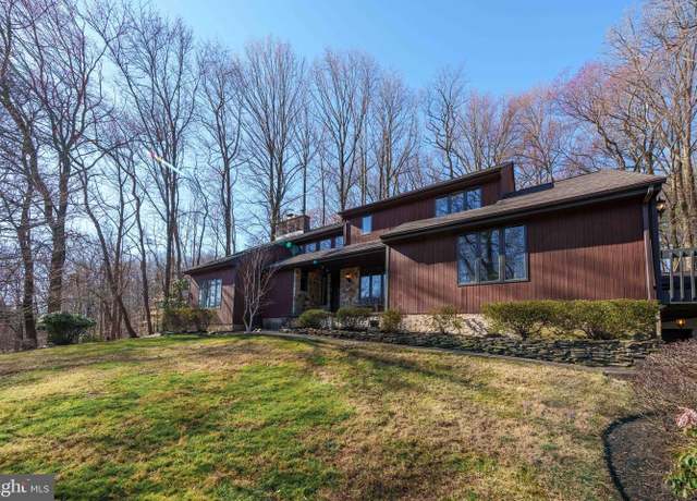 Property at 221 Upper Pike Creek Rd, Newark, DE 19711, 4 beds, 3.5 baths