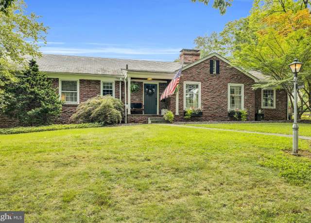 Property at 1019 Wyomissing Blvd, Wyomissing, PA 19610, 4 beds, 3 baths