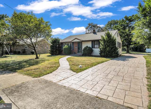Property at 108 Media Rd, Carlisle, PA 17013, 3 beds, 2 baths