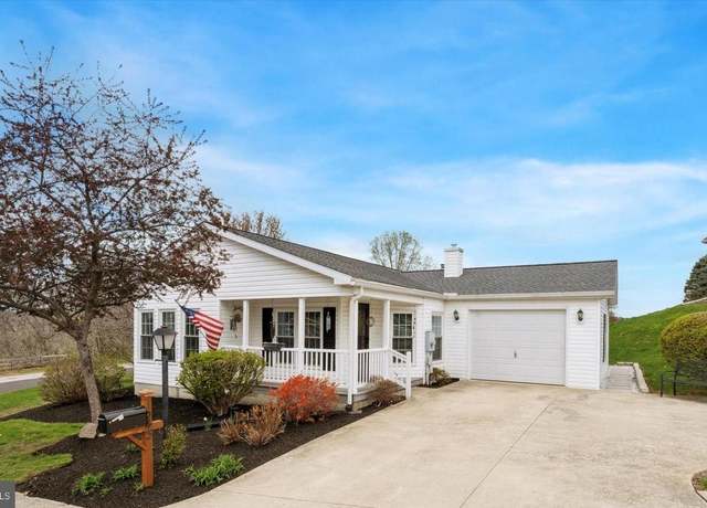 Property at 1043 Scenic View Dr, Schwenksville, PA 19473, 2 beds, 2 baths
