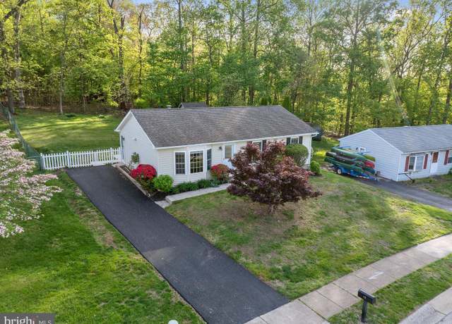 Property at 19 Casselberry Dr, Audubon, PA 19403, 3 beds, 2 baths
