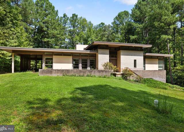 Property at 3611 Brandons Bluff Ct, Sandy Hook, VA 23153, 3 beds, 2.5 baths