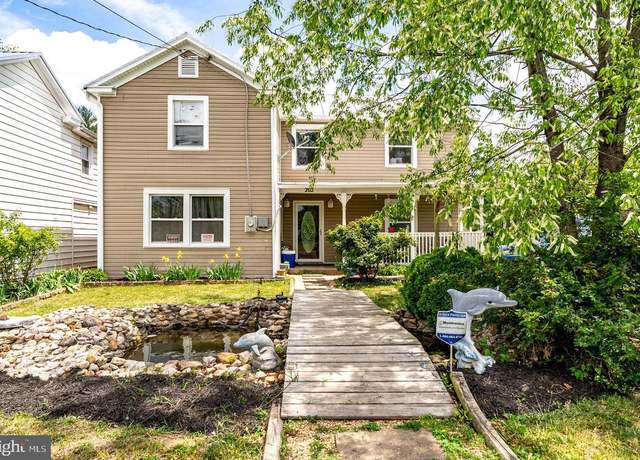 Property at 202 Jackson Ave, Elkton, VA 22827, 4 beds, 1.5 baths
