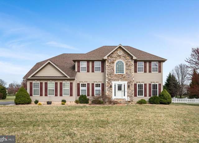 Property at 28 Hargrove Cir, Martinsburg, WV 25403, 4 beds, 3.5 baths