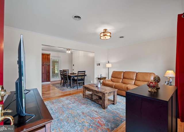 Property at 7625 Mountain Laurel Rd, Boonsboro, MD 21713, 3 beds, 2 baths