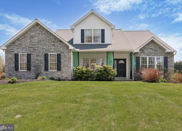 Property at 114 Indian Run Dr, Douglassville, PA 19518, 4 beds, 3 baths