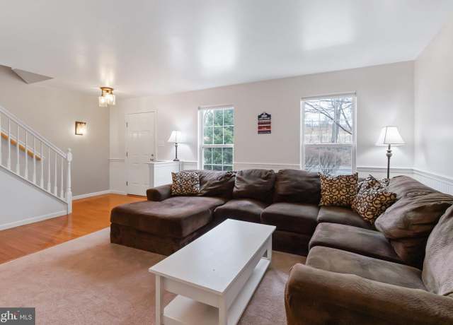 Property at 724 E Newport Rd, Lititz, PA 17543, 3 beds, 1.5 baths