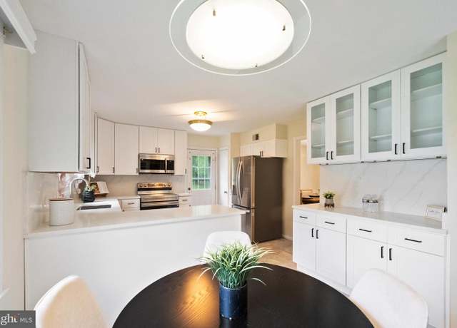 Property at 6801 Lamp Post Ln, Alexandria, VA 22306, 4 beds, 3 baths