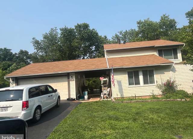 Property at 446 Sugarland Run Dr, Sterling, VA 20164, 4 beds, 2.5 baths