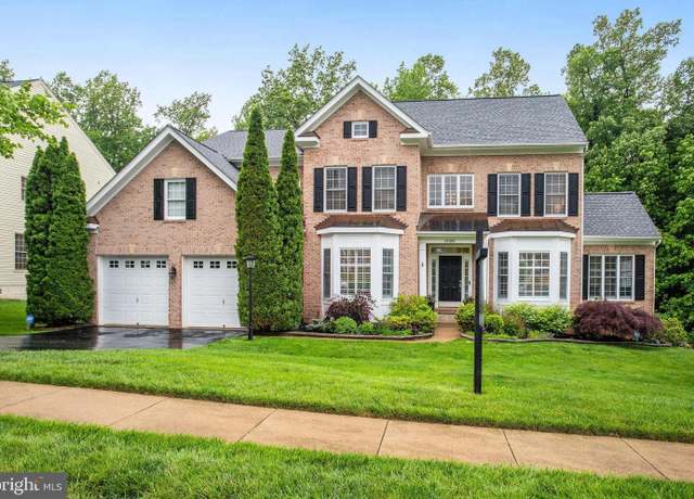 Property at 18565 Kerill Rd, Triangle, VA 22172, 5 beds, 3.5 baths