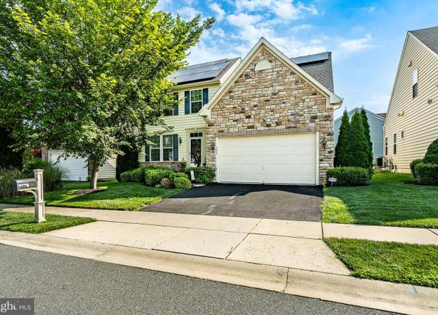 Property at 246 Anita Ct, Newark, DE 19702, 3 beds, 3 baths