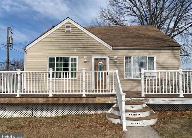Property at 200 Charles St, Baltimore, MD 21225, 3 beds, 3 baths