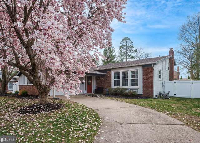 Property at 104 Brentwood Dr, Mount Laurel, NJ 08054, 4 beds, 2.5 baths