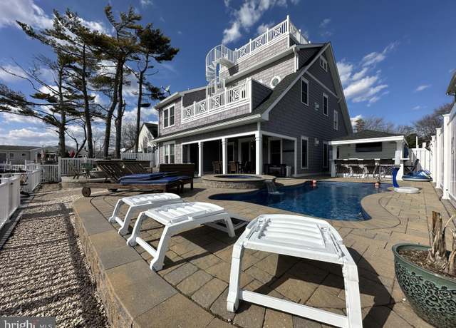 Property at 821 Jane Dr, Manahawkin, NJ 08050, 5 beds, 4 baths