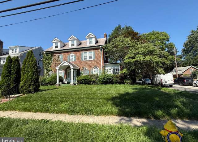 Property at 176 E Parkway Ave, Chester, PA 19013, 5 beds, 1.5 baths