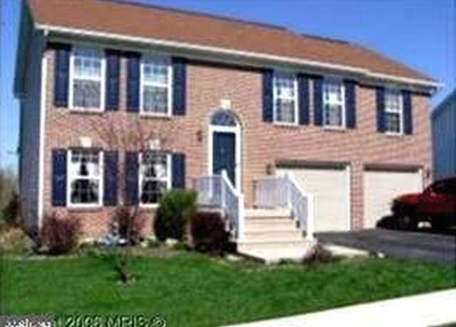 Property at 158 S Phillips Ave, Waynesboro, PA 17268, 4 beds, 2 baths