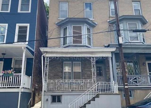 Property at 517 W Norwegian St, Pottsville, PA 17901, 5 beds, 1.5 baths