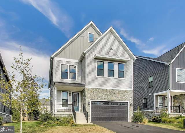 Property at 42576 Moon Hill Dr, Broadlands, VA 20148, 6 beds, 4.5 baths