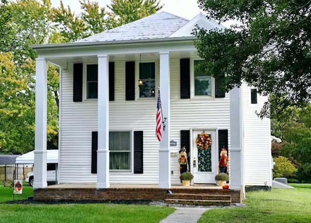 Property at 115 S Summit Ave, Woodstock, VA 22664, 3 beds, 2 baths
