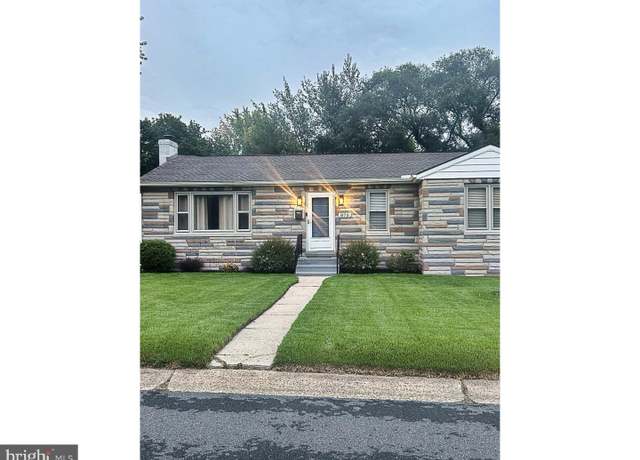 Property at 870 E Loockerman St, Dover, DE 19901, 4 beds, 1 bath