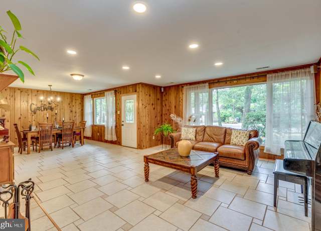 Property at 109 Mohawk Trl, Medford Lakes, NJ 08055, 4 beds, 3 baths