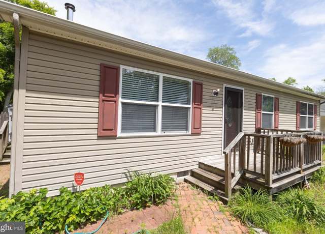 Property at 323 E Pacific Ave, Villas, NJ 08251, 3 beds, 2 baths
