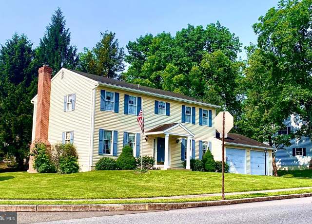 Property at 208 Russell Ave, Douglassville, PA 19518, 4 beds, 2.5 baths