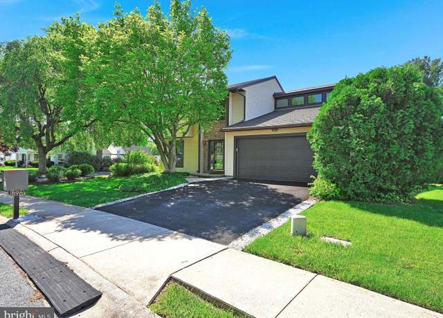 Property at 896 Salisbury Ct, Lancaster, PA 17601, 3 beds, 2.5 baths