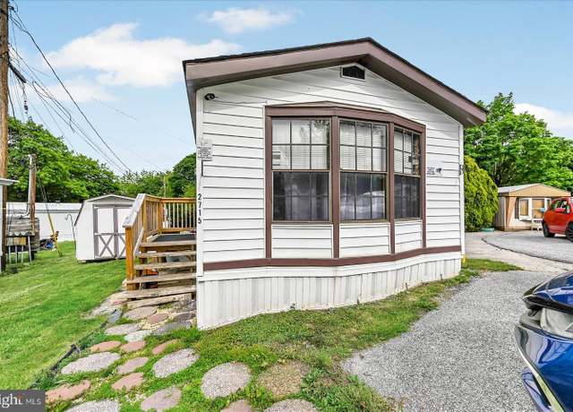 Property at 2715 Crestview Dr, York, PA 17402, 2 beds, 1 bath