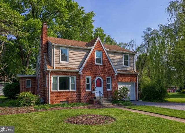 Property at 1936 Karyl Ln, York, PA 17404, 4 beds, 2 baths