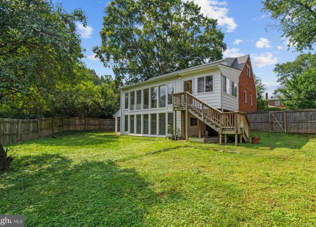 Property at 5018 11th St N, Arlington, VA 22205, 5 beds, 3 baths