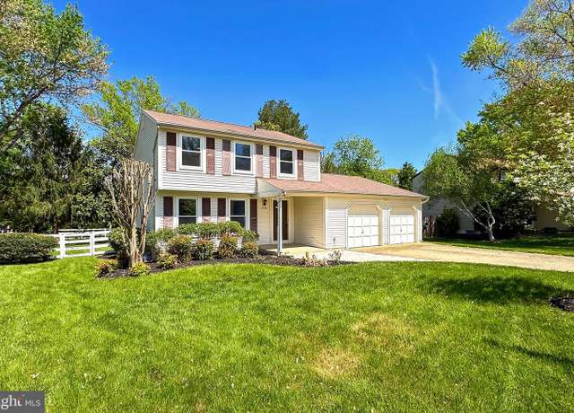 Property at 13036 Monterey Estates Dr, Herndon, VA 20171, 3 beds, 2.5 baths