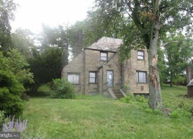 Property at 1761 Bower Hill Rd, Pittsburgh, PA 15243, 4 beds, 1 bath