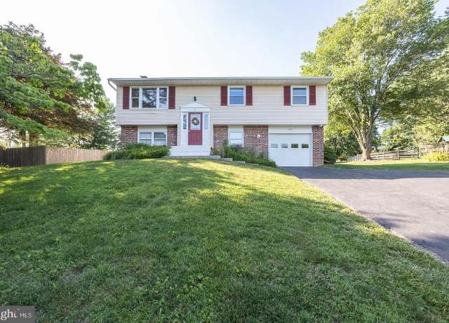 Property at 1902 Escourt Dr, Coatesville, PA 19320, 3 beds, 2.5 baths