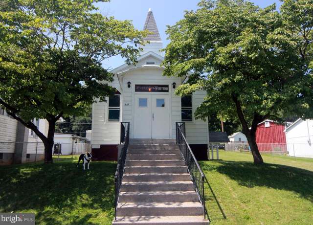 Property at 827 W 5th St, Lewistown, PA 17044, 1 bed, 1 bath