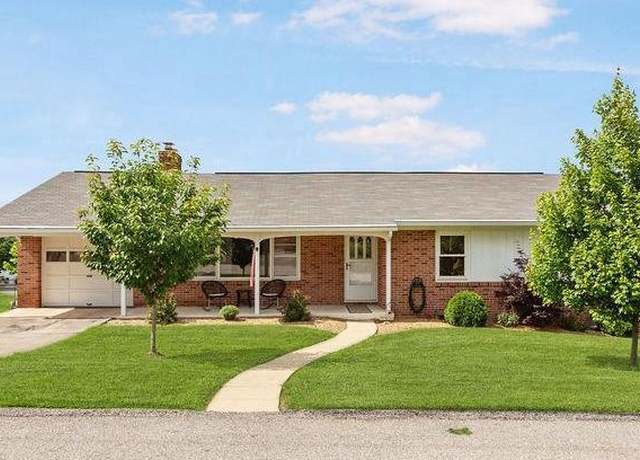 Property at 57 Fair Acres Dr, York, PA 17403, 4 beds, 1.5 baths