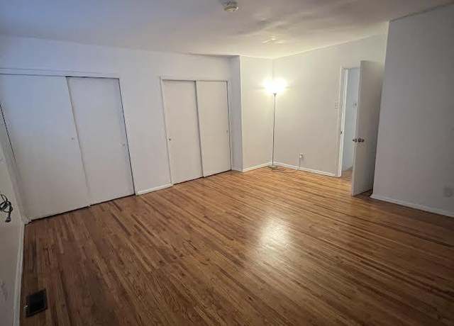 Property at 1206 Lakeshore Dr, Camden, NJ 08104, 3 beds, 1 bath
