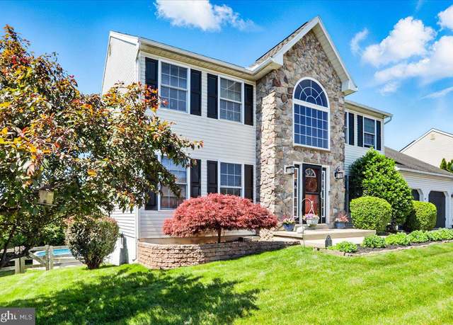 Property at 17 Shelly Dr, Reading, PA 19608, 5 beds, 3.5 baths