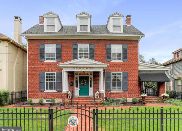 Property at 227 5th Ave, Chambersburg, PA 17201, 4 beds, 2.5 baths