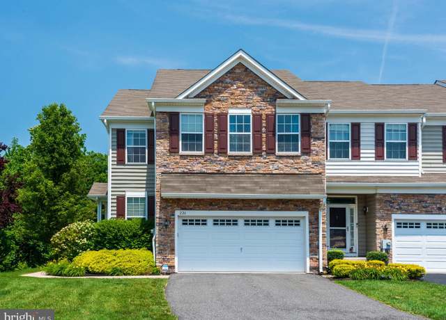 Property at 226 Fairfield Cir W, Royersford, PA 19468, 3 beds, 3.5 baths