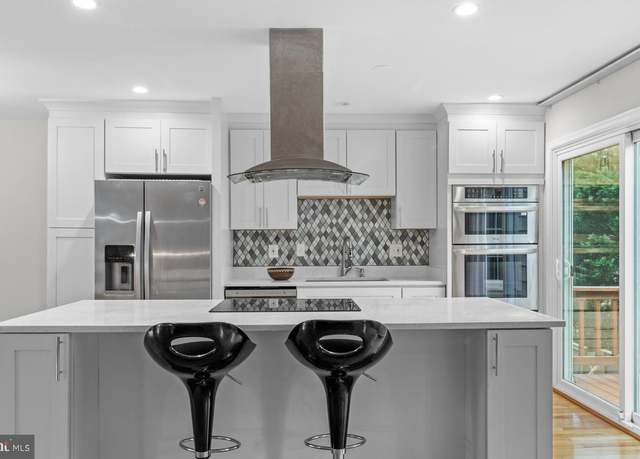 Property at 4652 Luxberry Dr, Fairfax, VA 22032, 3 beds, 3 baths