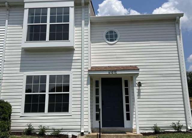 Property at 6101-C Hoskins Hollow Cir, Centreville, VA 20121, 2 beds, 2.5 baths