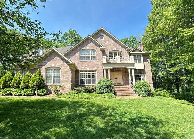 Property at 1354 Lewinsville Mews Ct, Mclean, VA 22102, 7 beds, 6 baths