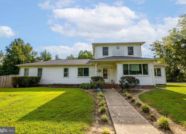Property at 1352 Brooke Rd, Fredericksburg, VA 22405, 4 beds, 2.5 baths