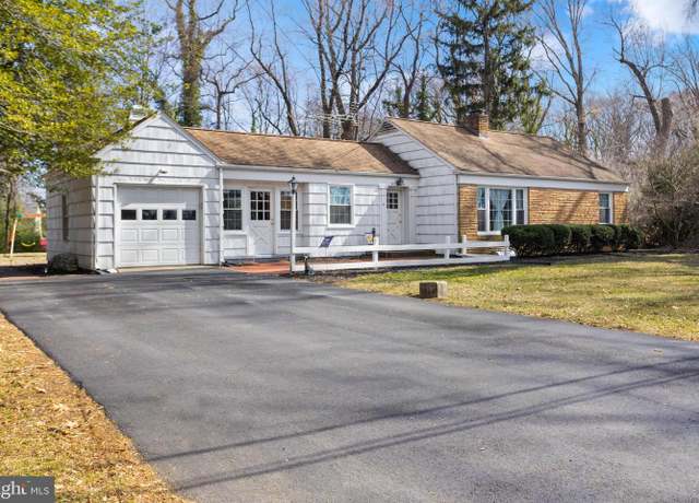 Property at 9 Woodland Rd, Bordentown, NJ 08505, 2 beds, 1 bath