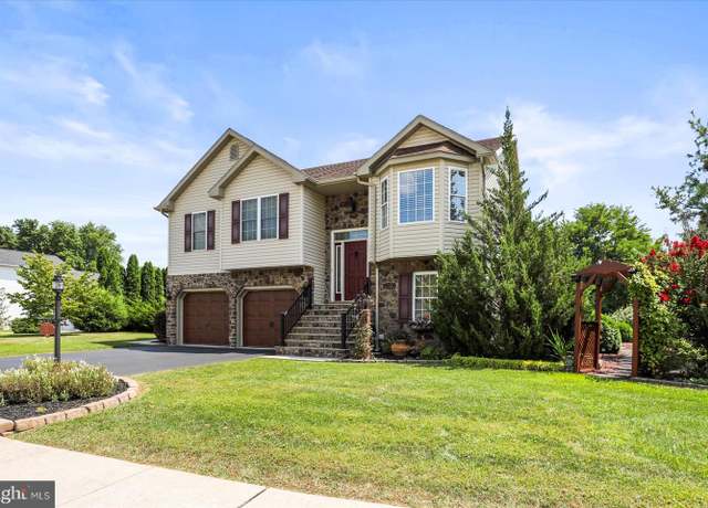 Property at 45 Matthew Dr, New Oxford, PA 17350, 3 beds, 2.5 baths